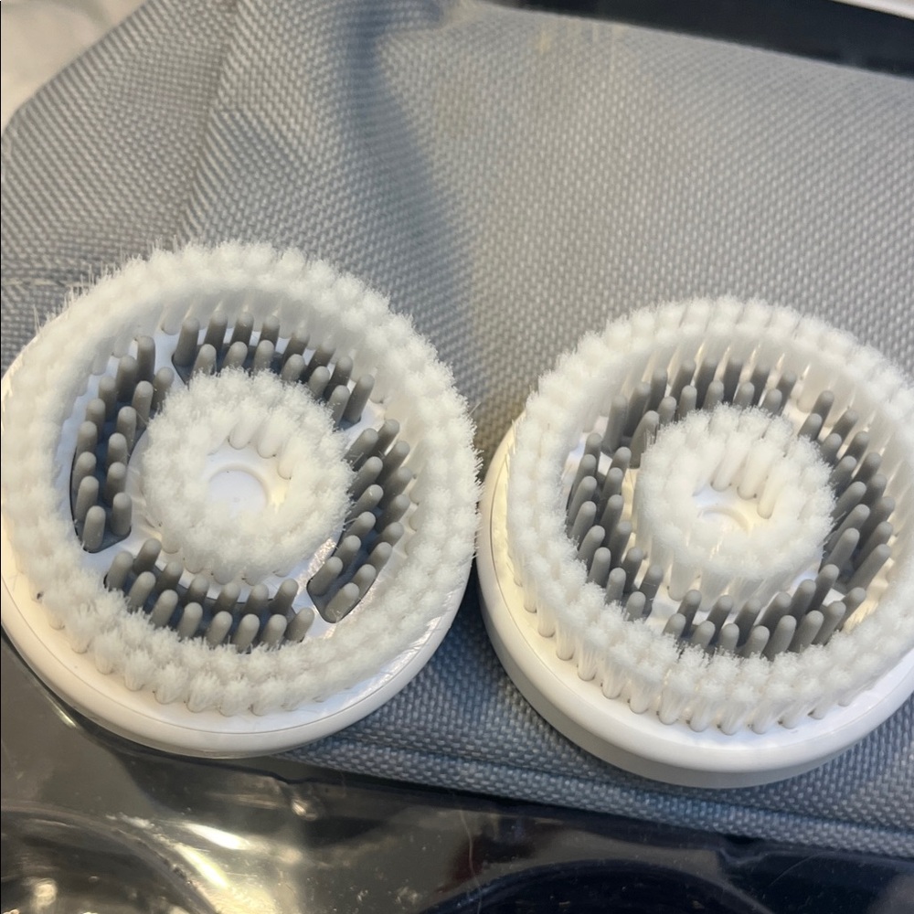 Conair True Glow Sonic Facial Brush - White - Picture 4 of 5